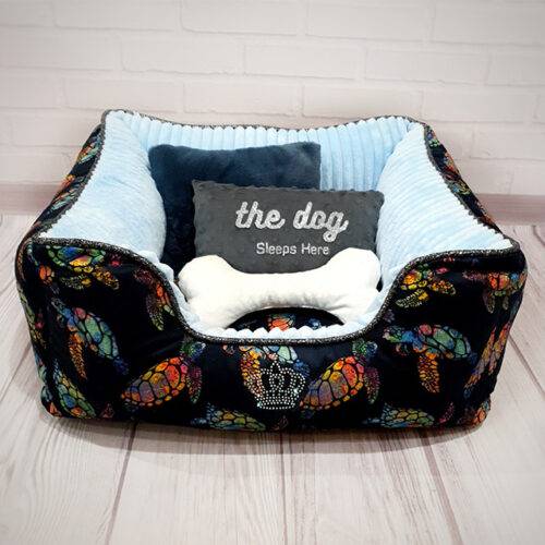 Лежанка для собак і котів 55*55 см чорна з блакитним ручна робота