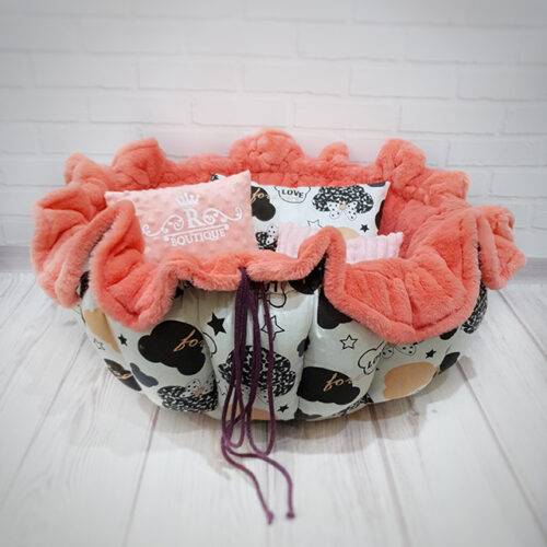 Round transforming bed with salmon-colored fur