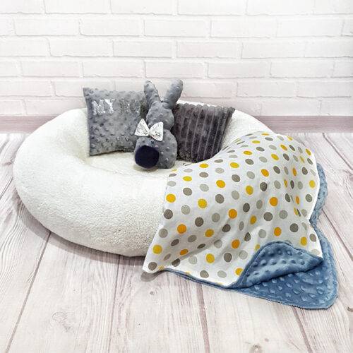 Round white bed for dogs and cats with a diameter of 65 cm + blanket