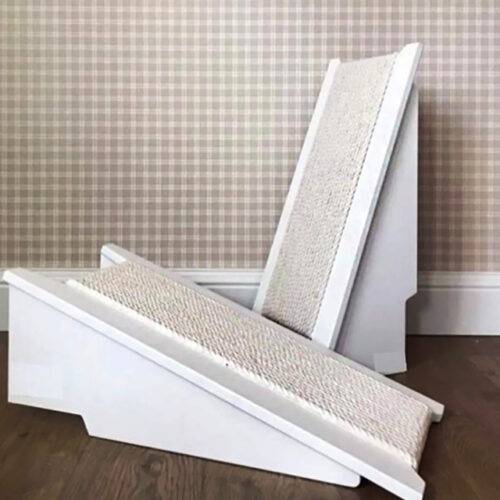 Scratching post with an incline for cats white
