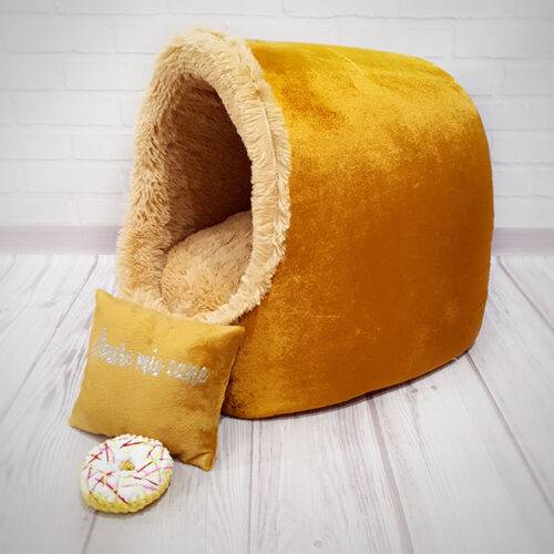 Будиночок-лежанка ручної роботи для мініатюрних котів і собак золотого кольору