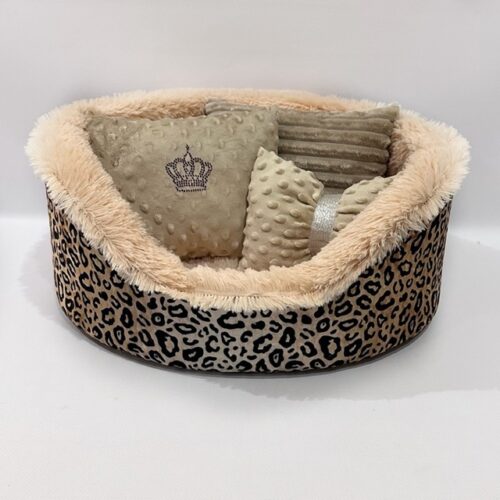 Oval bed with orange fur in various sizes